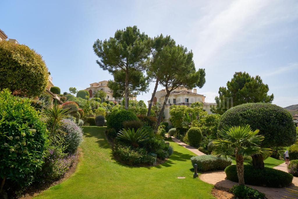 Atico Duplex en Los Capanes del Golf, Benahavis