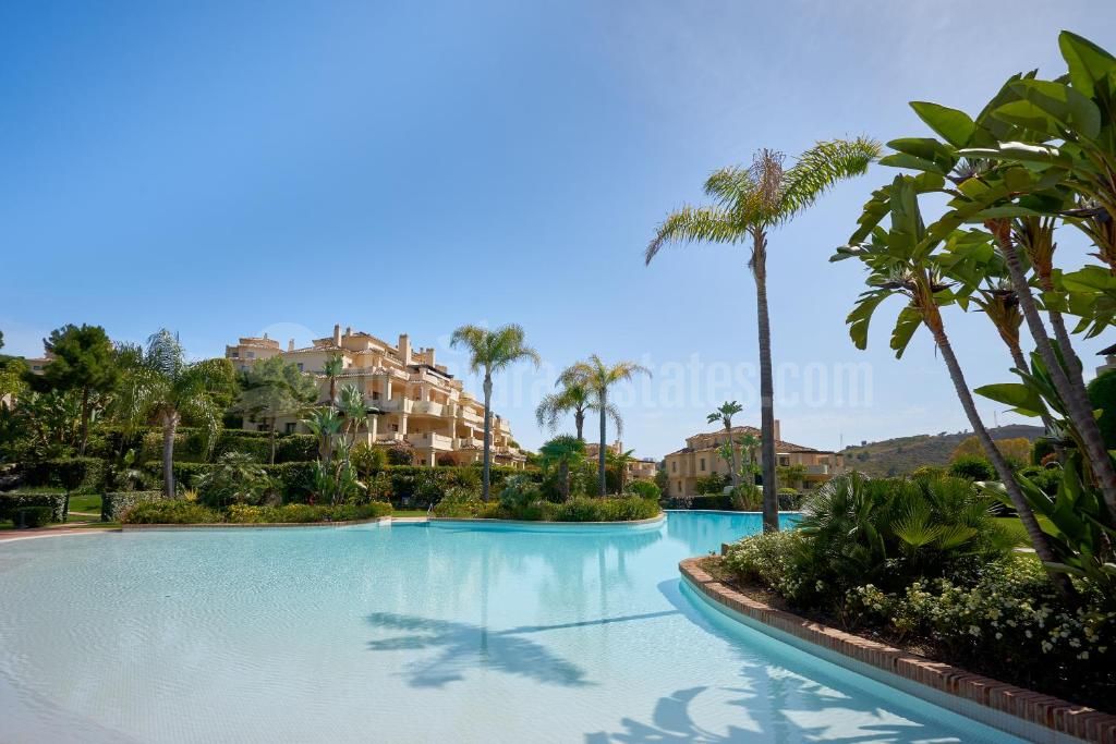 Atico Duplex en Los Capanes del Golf, Benahavis