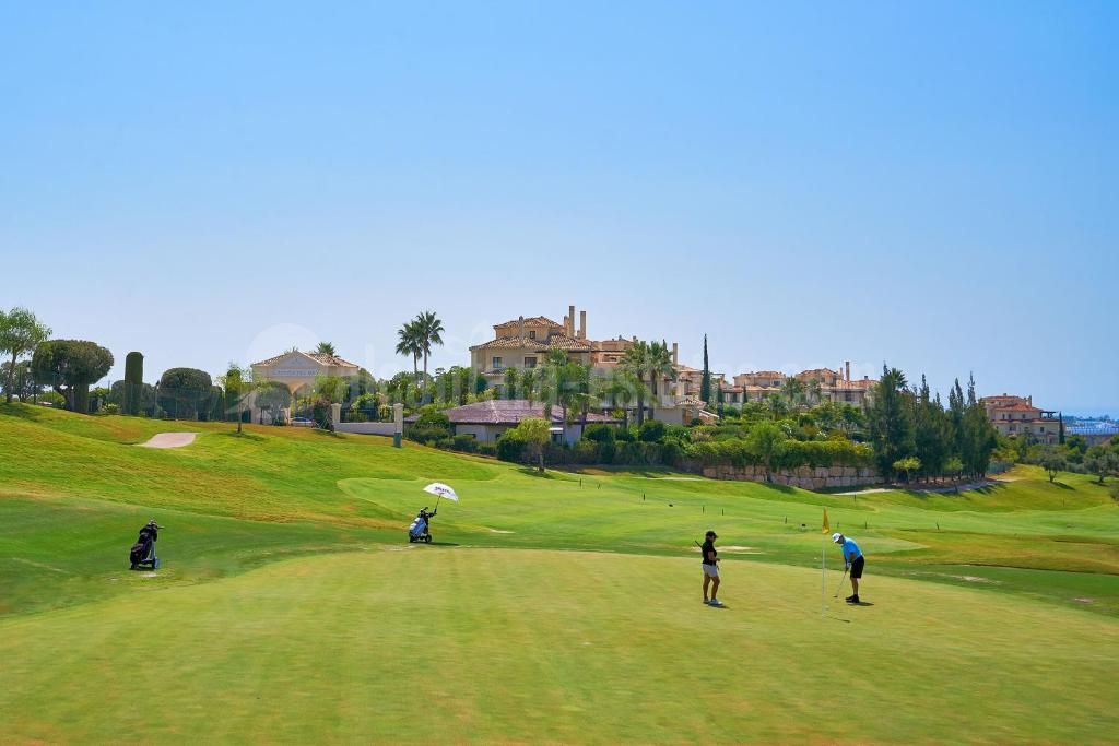 Atico Duplex en Los Capanes del Golf, Benahavis