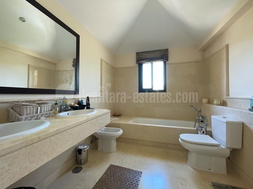Atico Duplex en Los Capanes del Golf, Benahavis