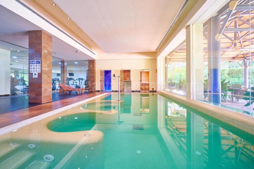 Atico Duplex en Los Capanes del Golf, Benahavis