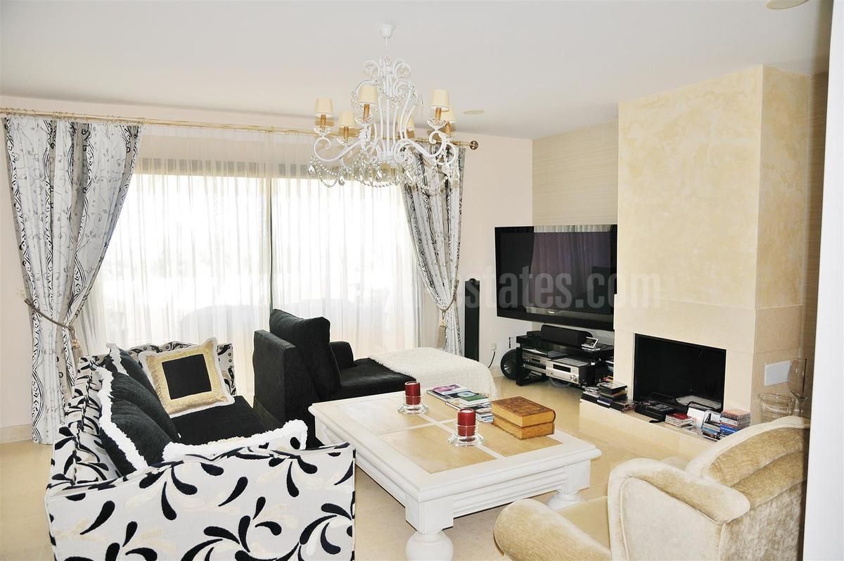 Atico Duplex en Los Capanes del Golf, Benahavis