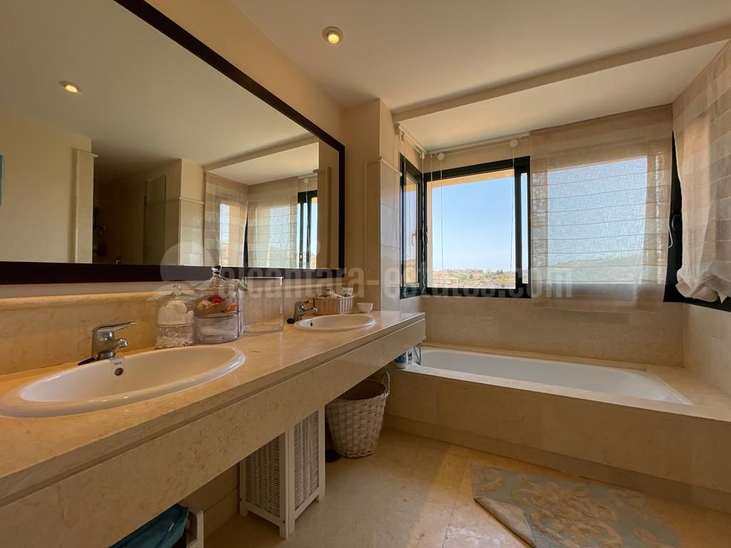 Atico Duplex en Los Capanes del Golf, Benahavis