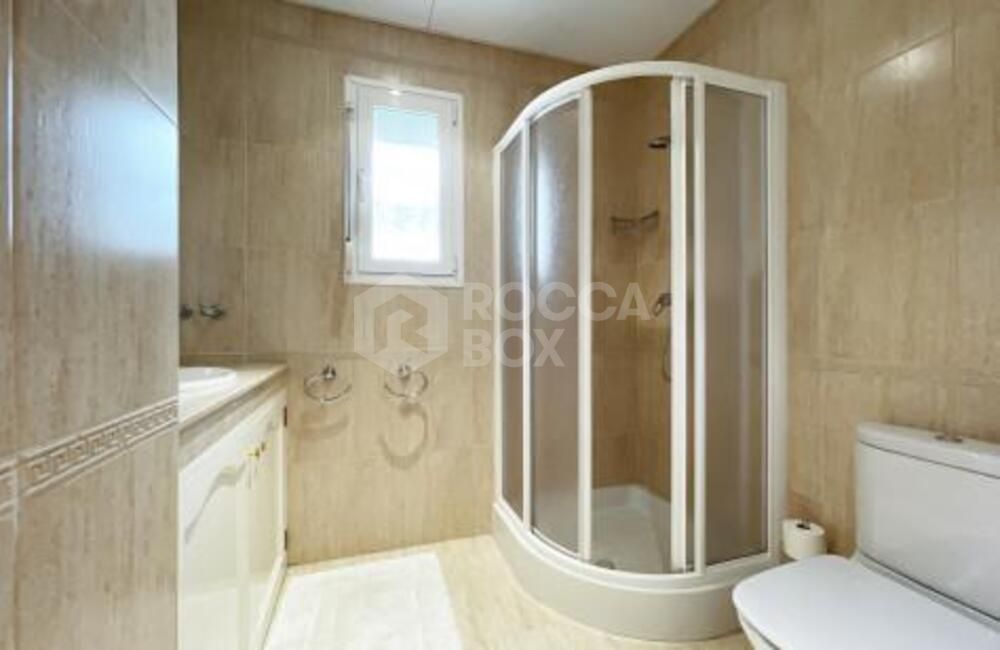 Villa for sale and for rent in La Alqueria, Benahavis