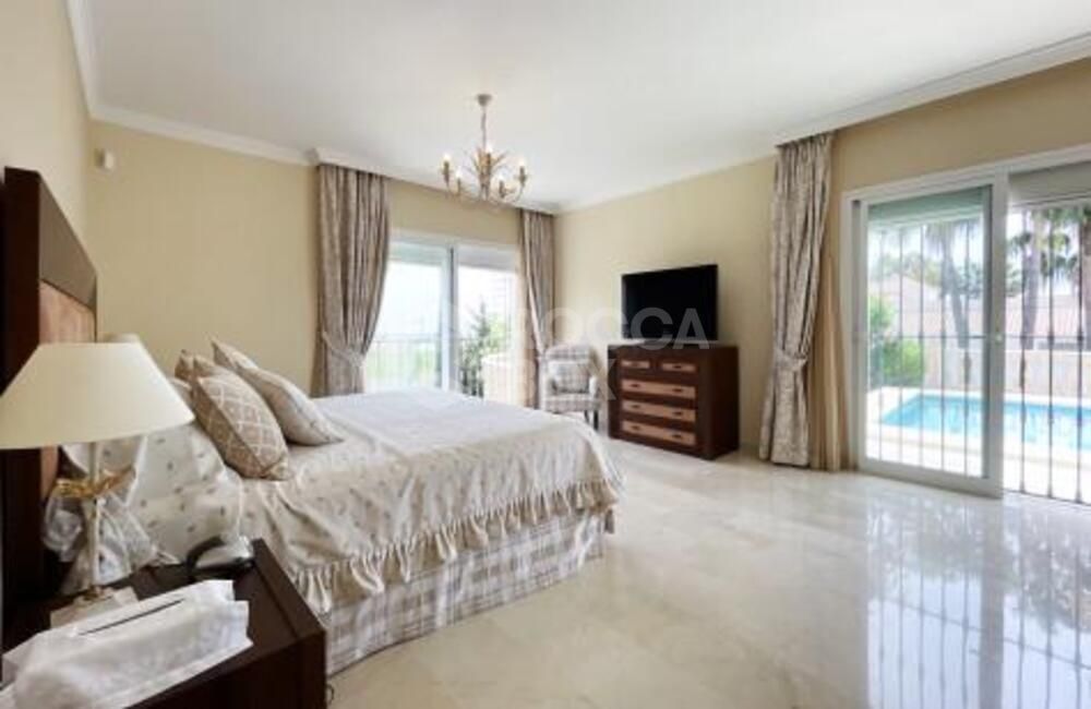 Villa for sale and for rent in La Alqueria, Benahavis