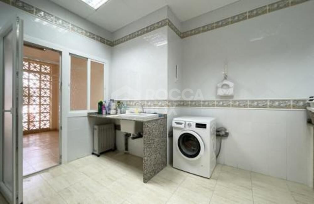 Villa for sale and for rent in La Alqueria, Benahavis