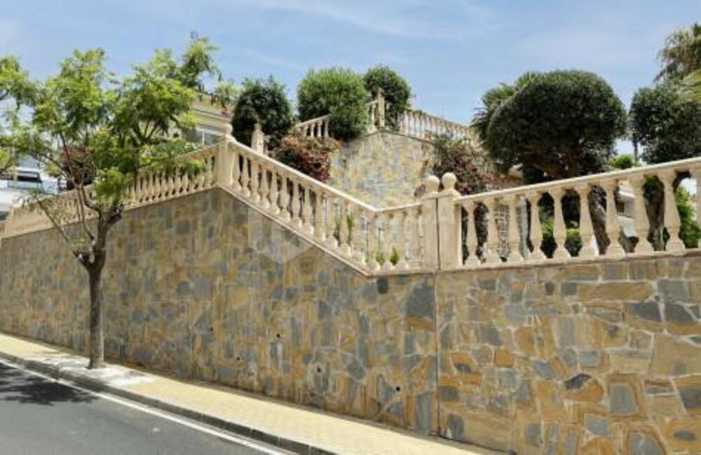 Villa for sale and for rent in La Alqueria, Benahavis