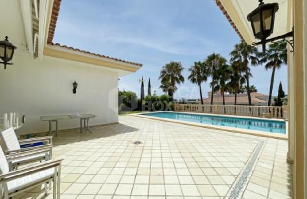 Villa for sale and for rent in La Alqueria, Benahavis