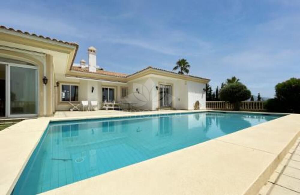 Villa en La Alqueria, Benahavis