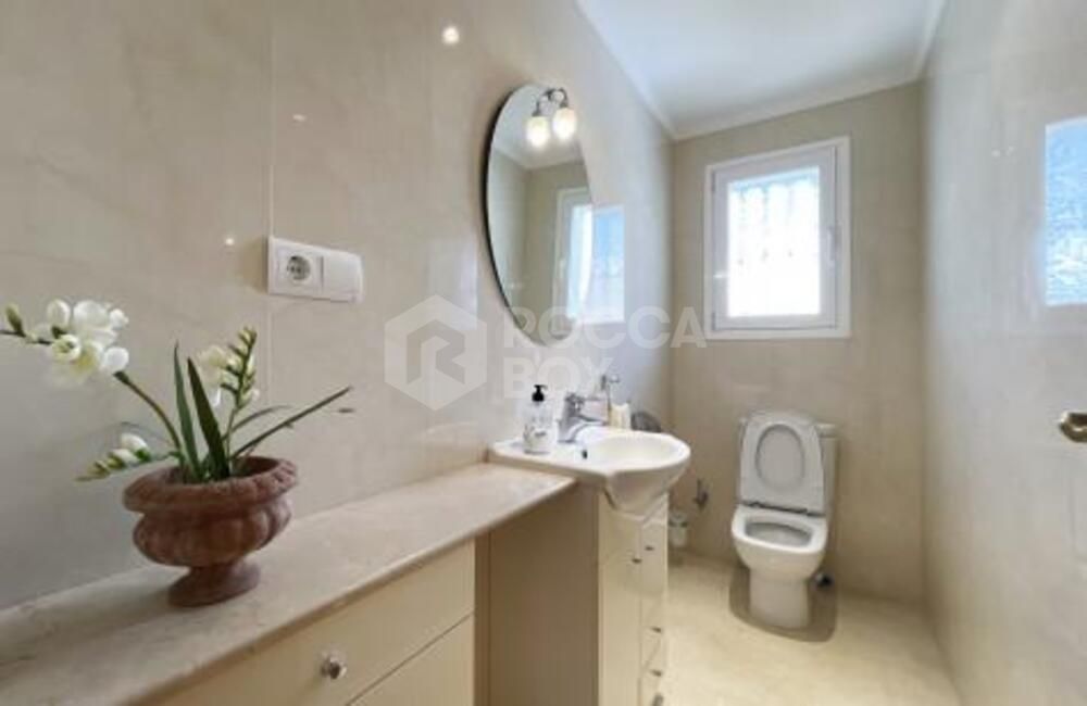 Villa for sale and for rent in La Alqueria, Benahavis