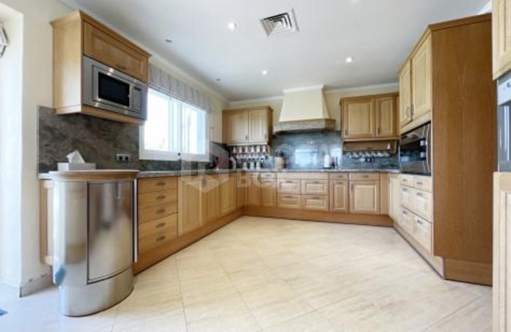 Villa for sale and for rent in La Alqueria, Benahavis