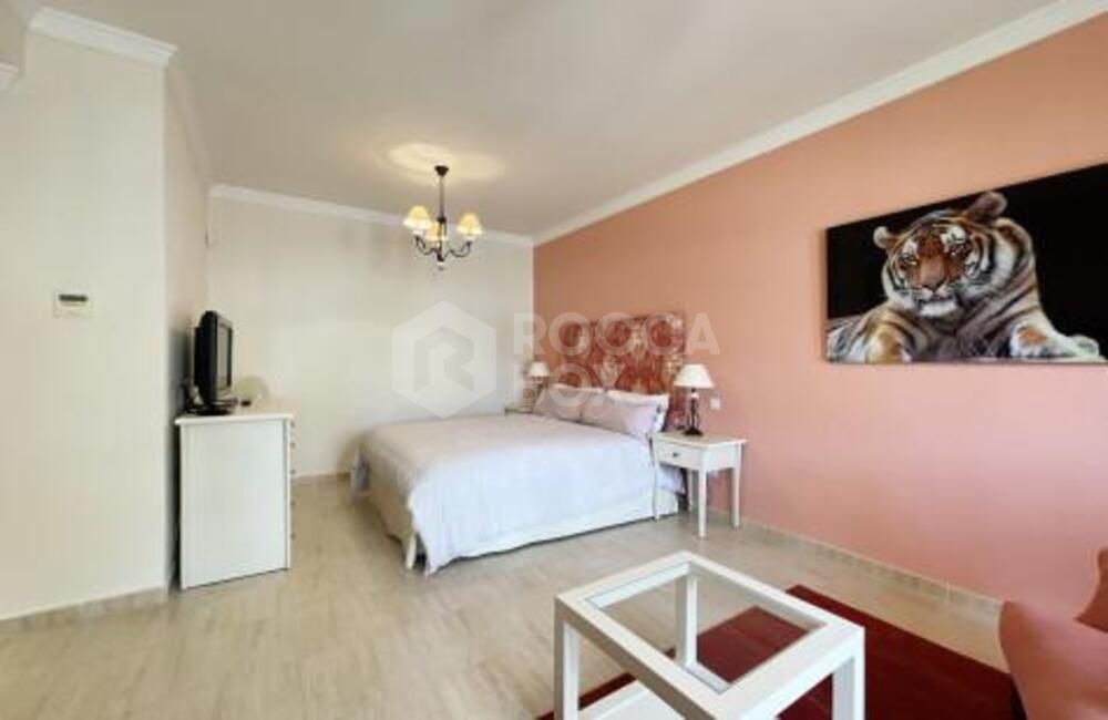 Villa for sale and for rent in La Alqueria, Benahavis