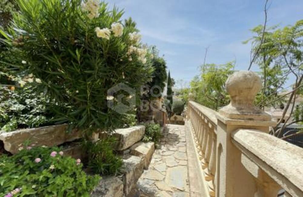 Villa for sale and for rent in La Alqueria, Benahavis