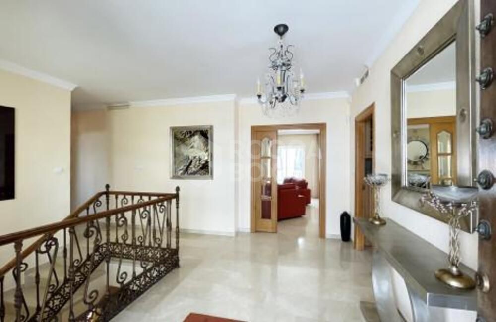 Villa for sale and for rent in La Alqueria, Benahavis