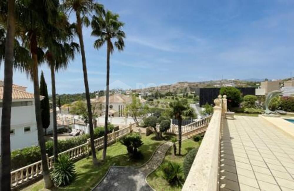 Villa for sale and for rent in La Alqueria, Benahavis