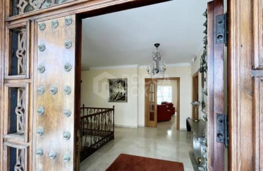 Villa for sale and for rent in La Alqueria, Benahavis