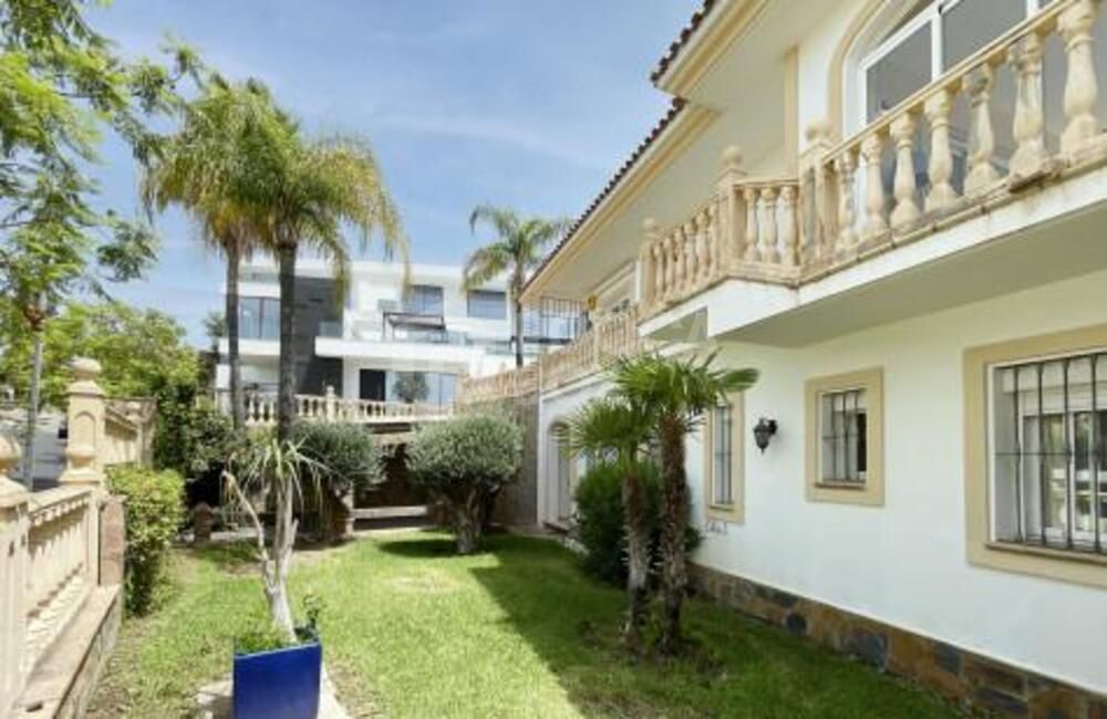 Villa for sale and for rent in La Alqueria, Benahavis