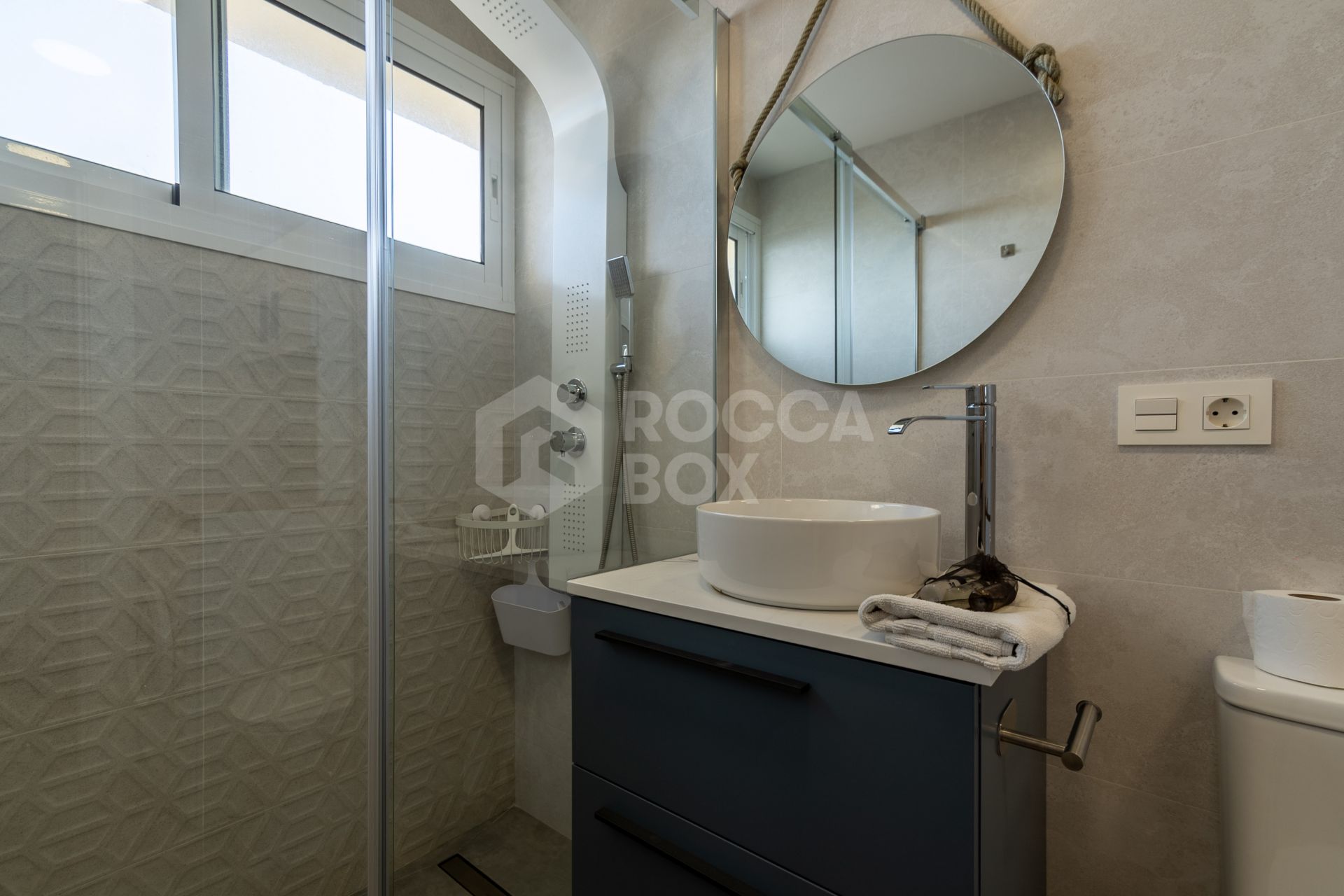 Studio for short term rent in Elviria Playa, Marbella East