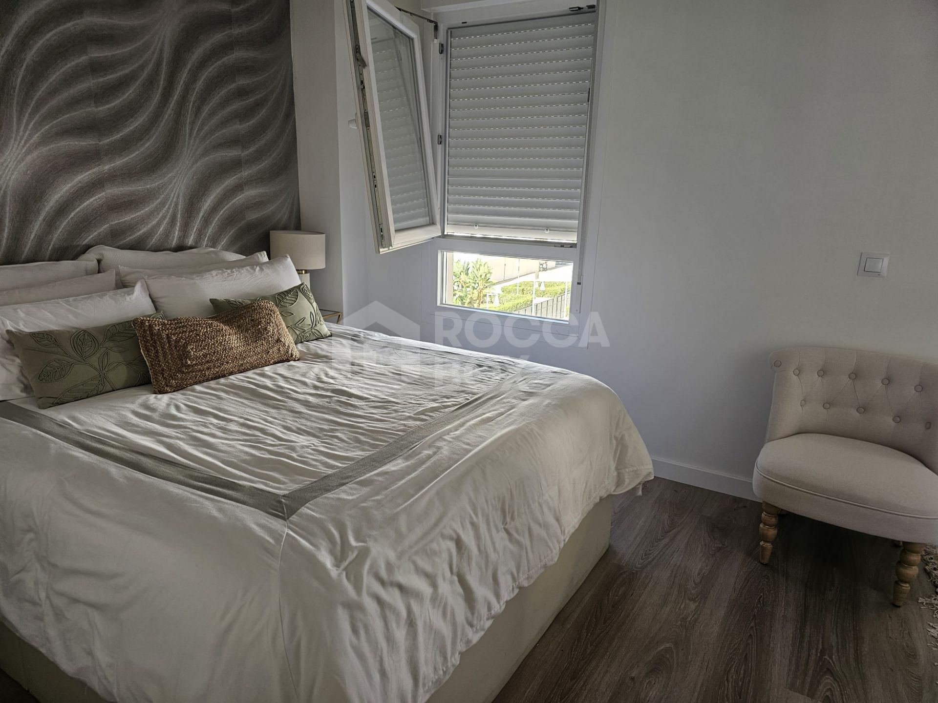 Apartment to rent in La Campana, Nueva Andalucia