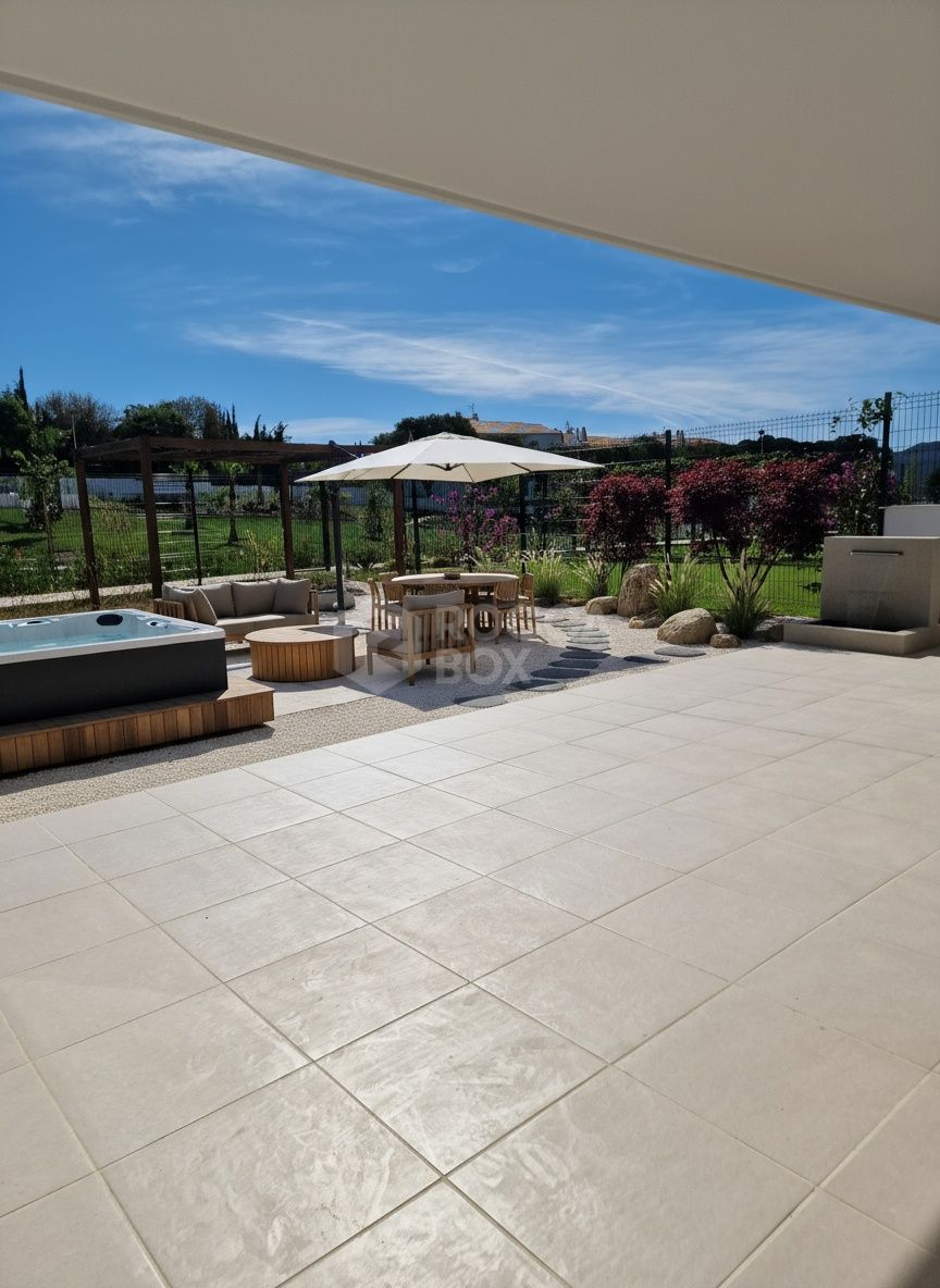 Ground Floor Apartment for sale in Estepona East, Estepona