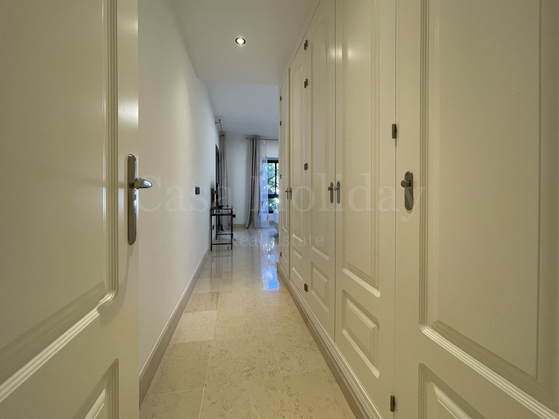 Apartamento en Los Capanes del Golf, Benahavis