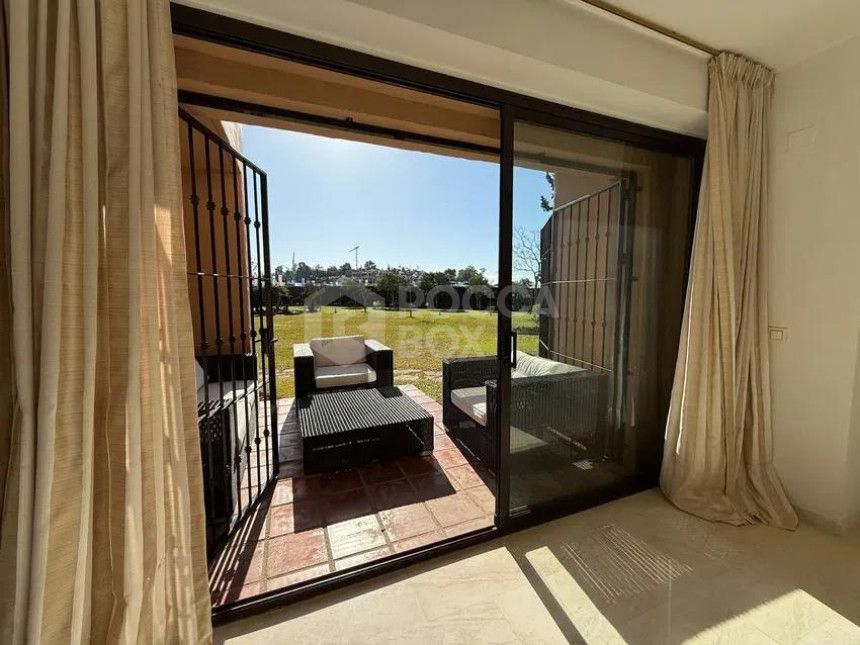 Ground Floor Apartment for sale in La Cartuja del Golf, Estepona East