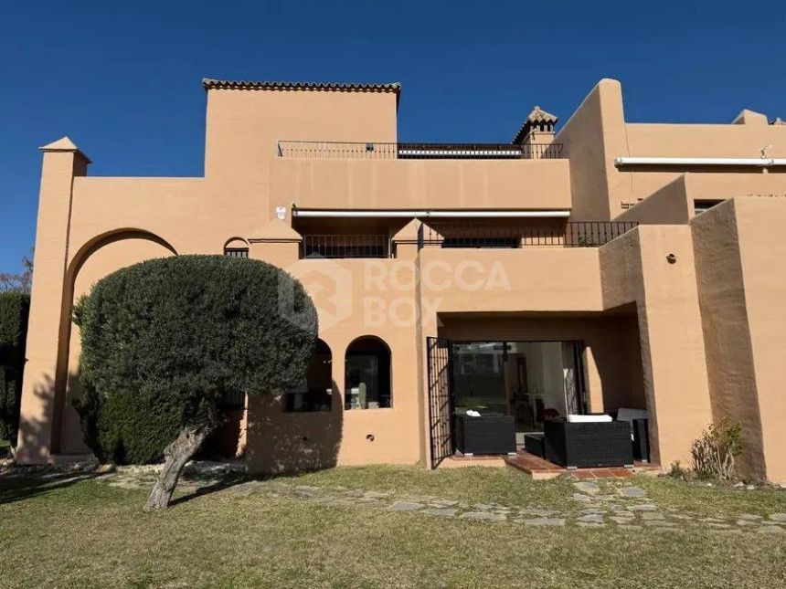 Ground Floor Apartment for sale in La Cartuja del Golf, Estepona East
