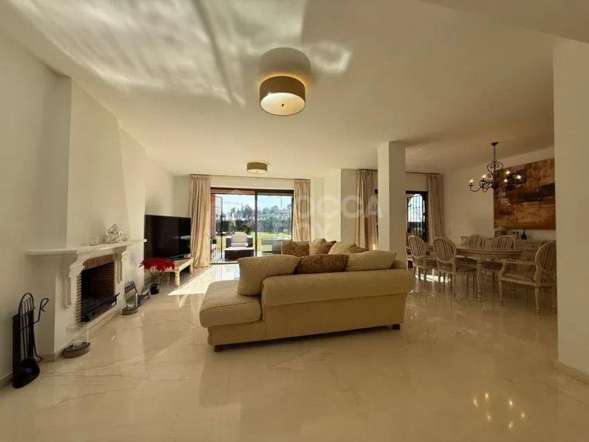 Ground Floor Apartment for sale in La Cartuja del Golf, Estepona East