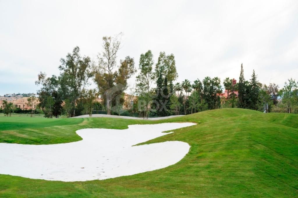 Ground Floor Apartment for sale in La Cartuja del Golf, Estepona East