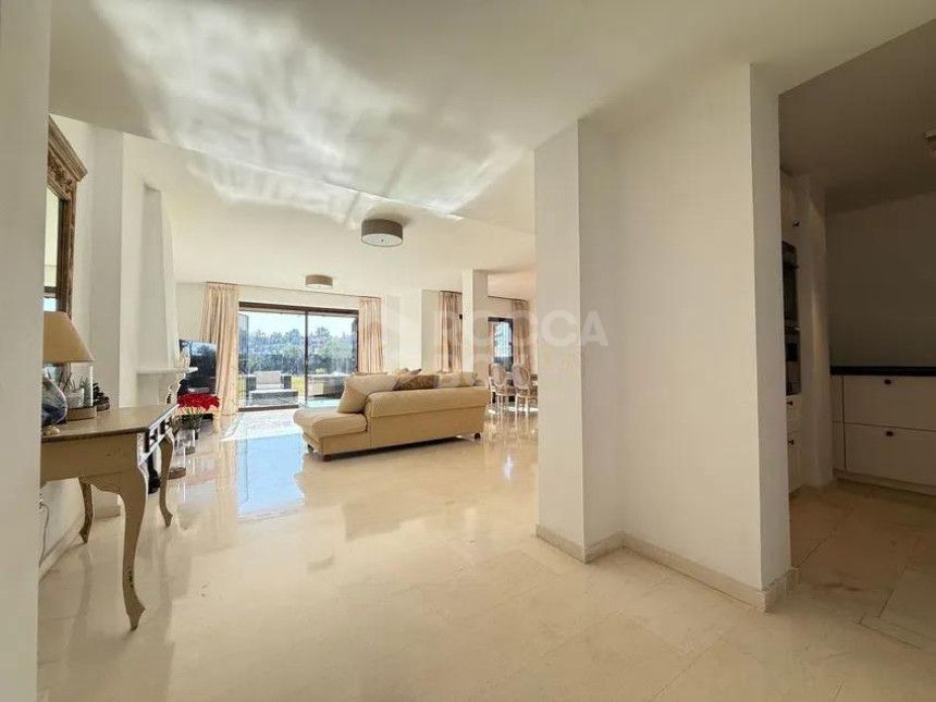 Ground Floor Apartment for sale in La Cartuja del Golf, Estepona East