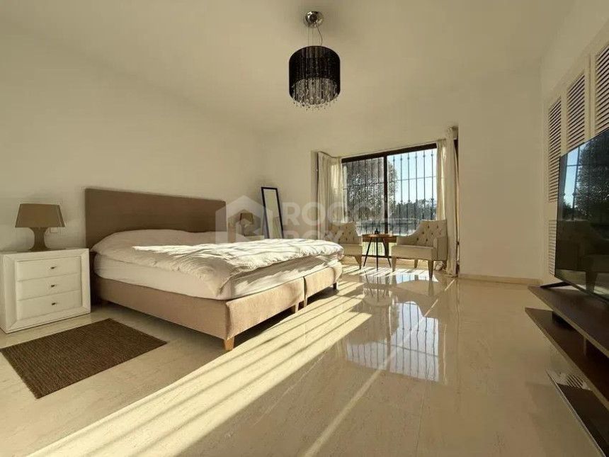 Ground Floor Apartment for sale in La Cartuja del Golf, Estepona East