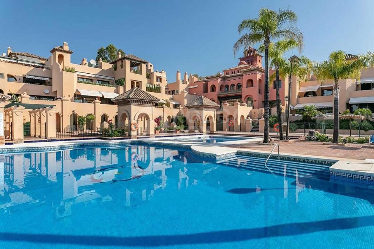 Ground Floor Apartment for sale in La Cartuja del Golf, Estepona East