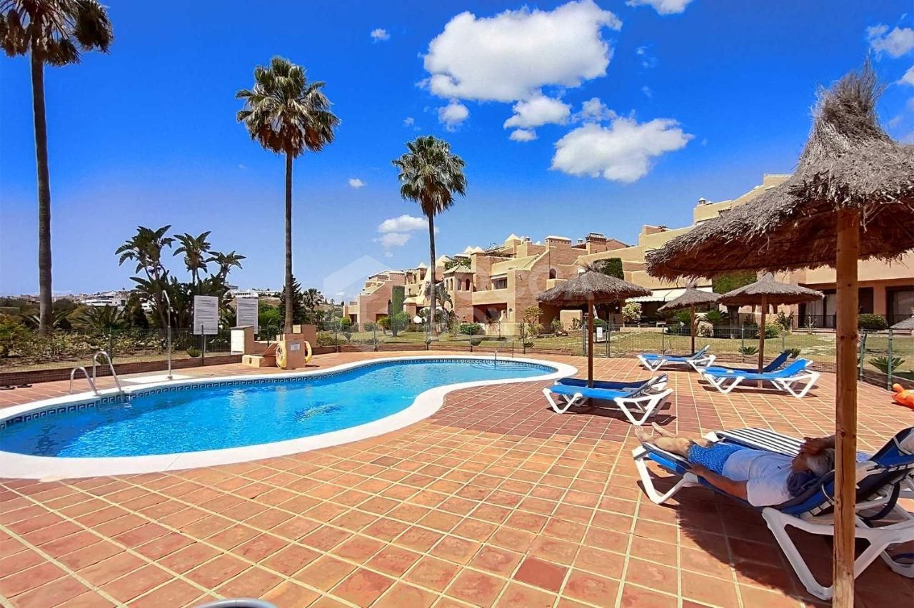 Ground Floor Apartment for sale in La Cartuja del Golf, Estepona East