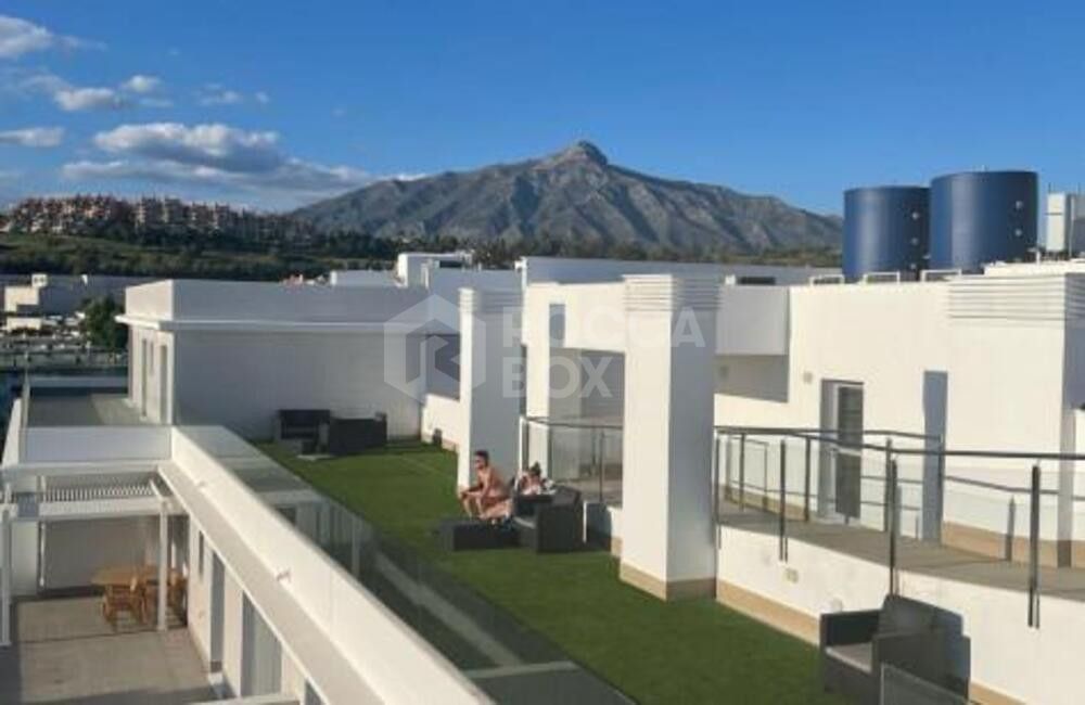 Penthouse for long term rent in Guadaiza, Nueva Andalucia