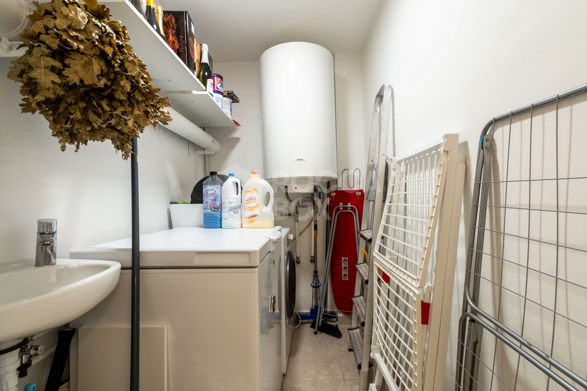 Modern South-Facing Townhouse with Premium Finishes – Move-In Ready