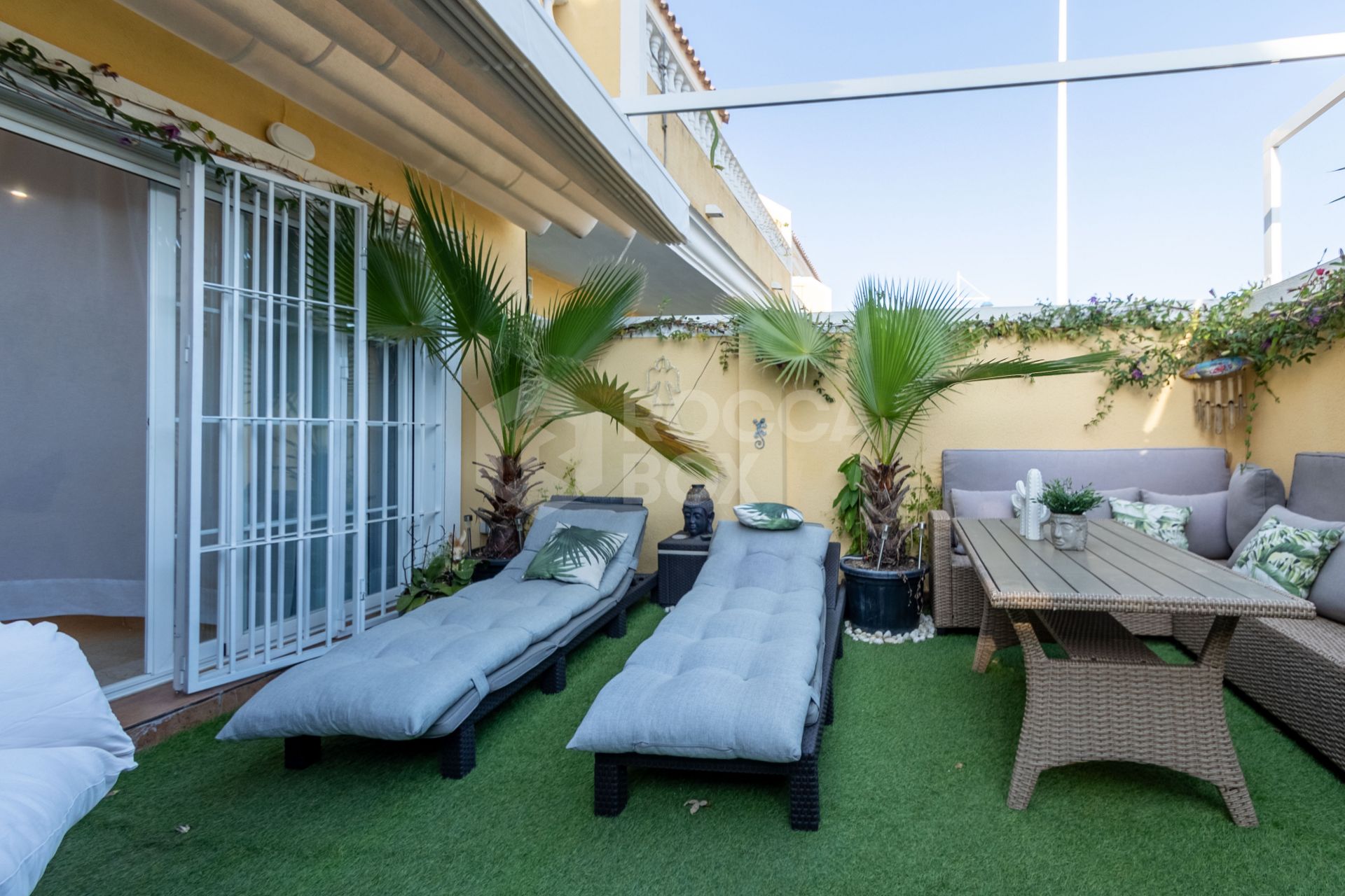 Modern South-Facing Townhouse with Premium Finishes – Move-In Ready