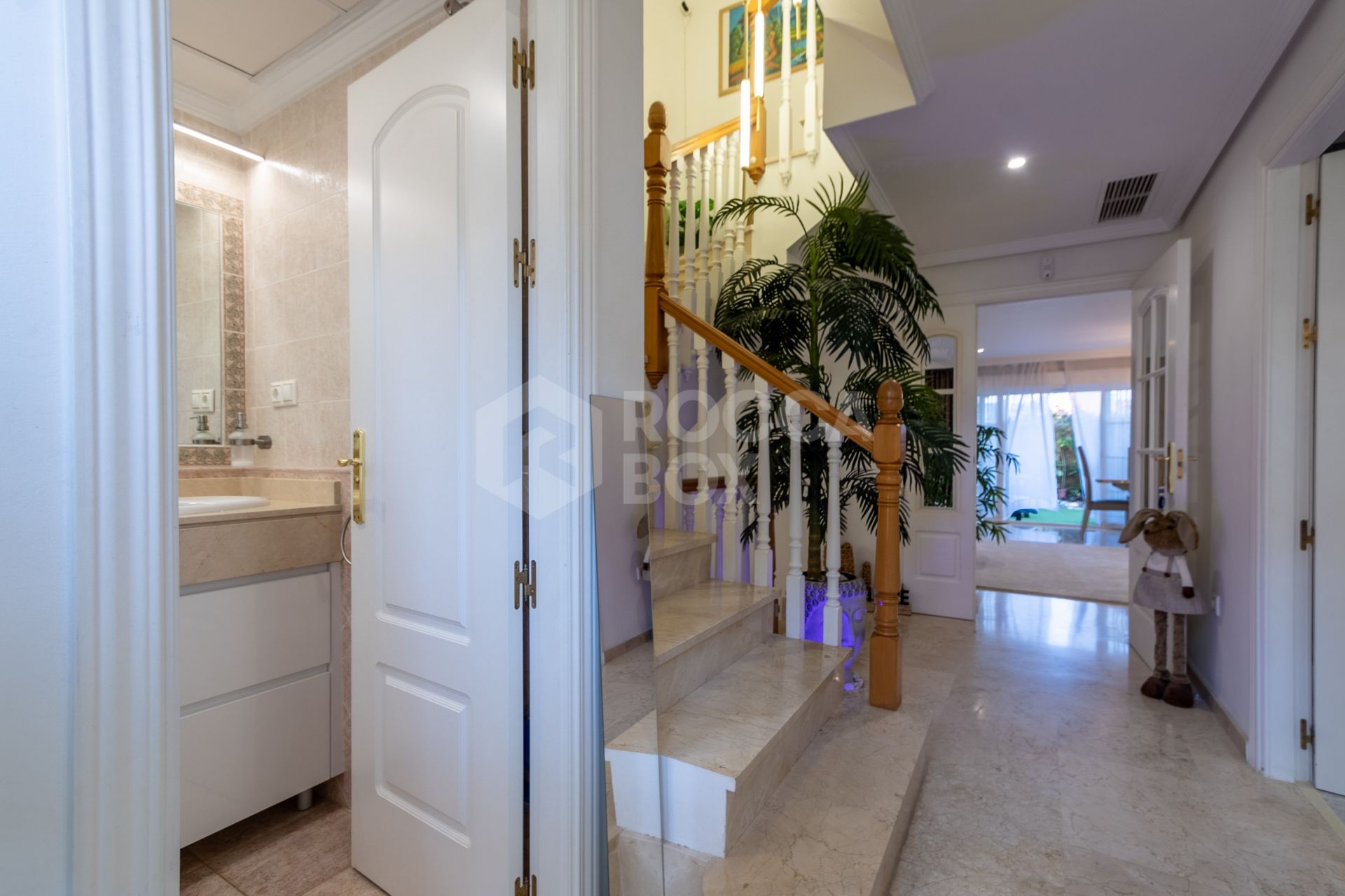 Modern South-Facing Townhouse with Premium Finishes – Move-In Ready