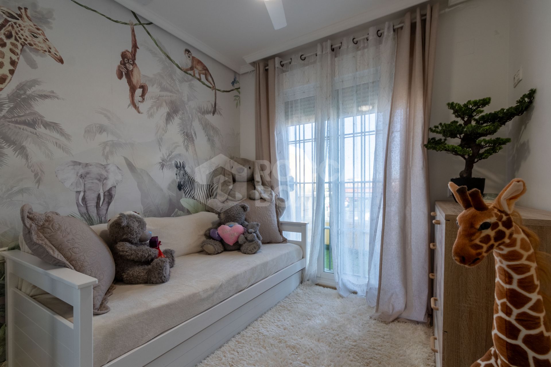 Modern South-Facing Townhouse with Premium Finishes – Move-In Ready