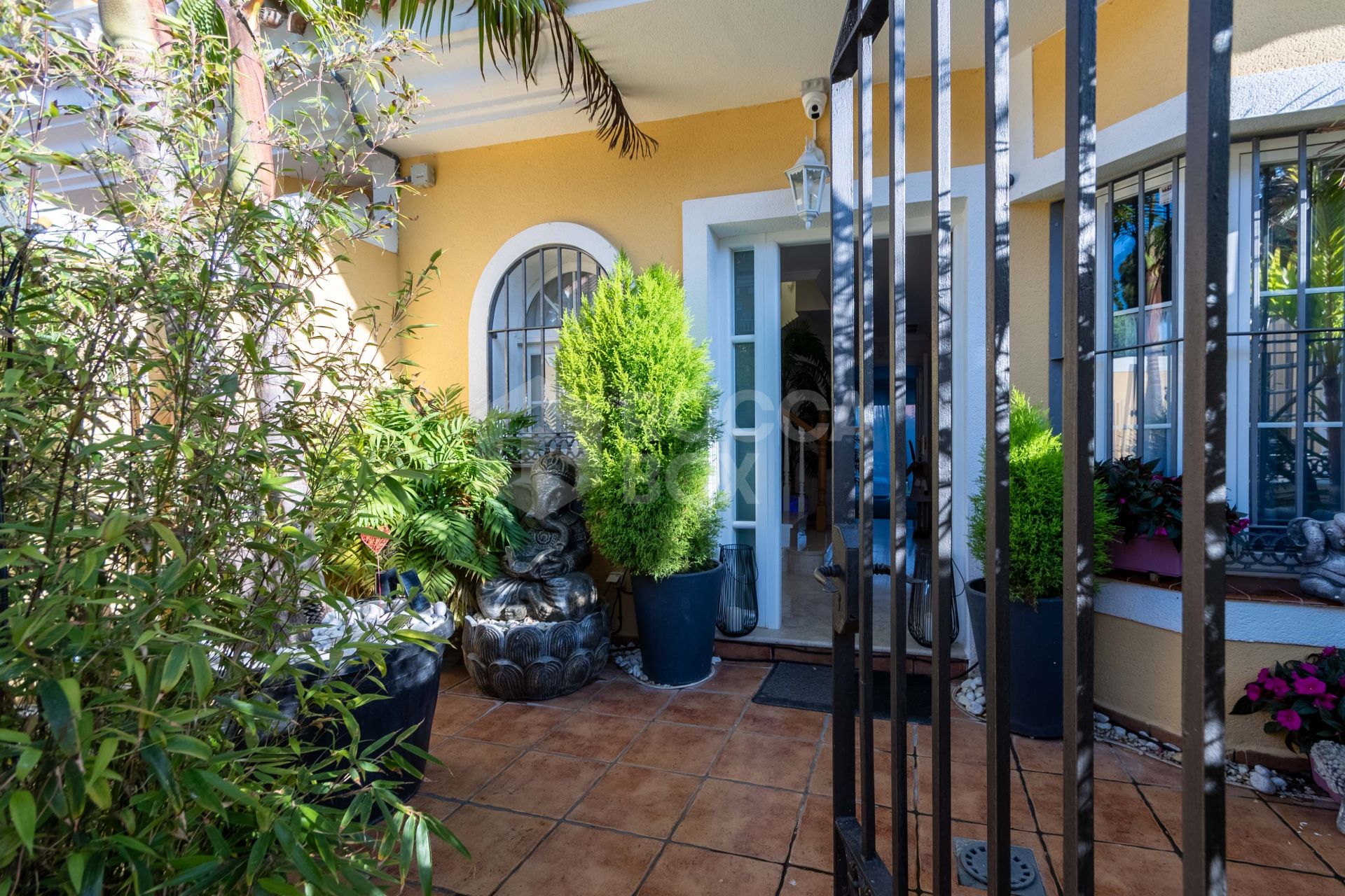 Modern South-Facing Townhouse with Premium Finishes – Move-In Ready