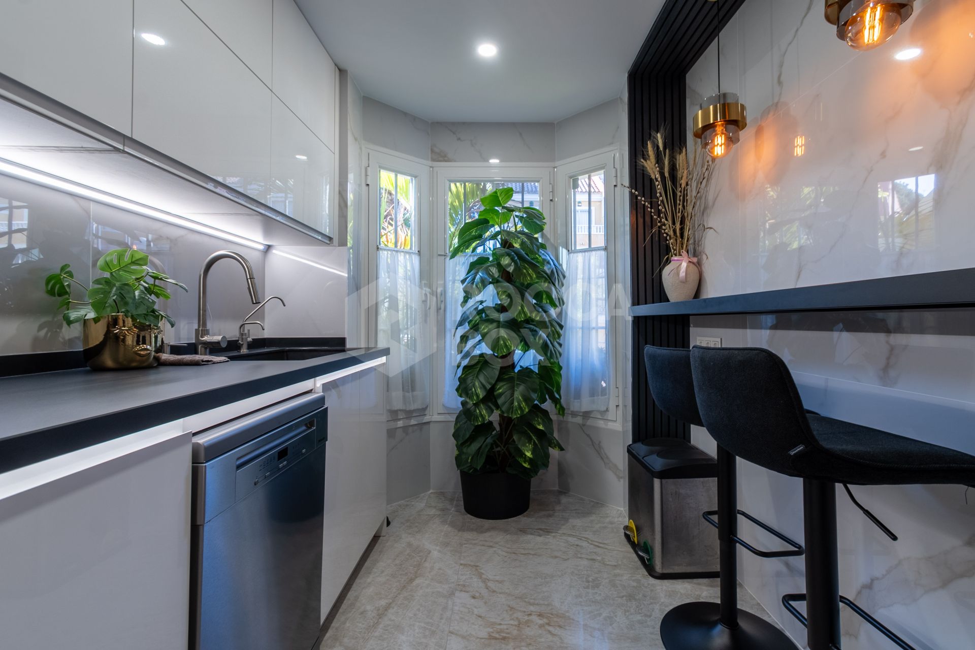 Modern South-Facing Townhouse with Premium Finishes – Move-In Ready