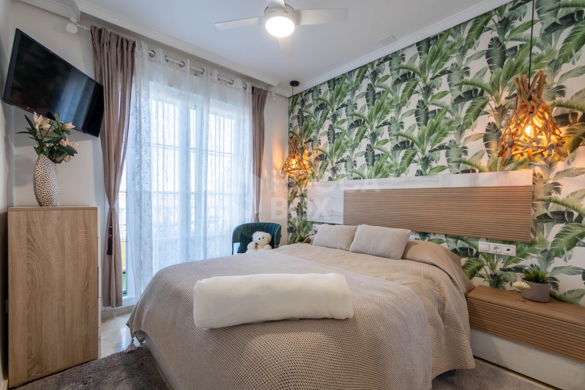 Modern South-Facing Townhouse with Premium Finishes – Move-In Ready