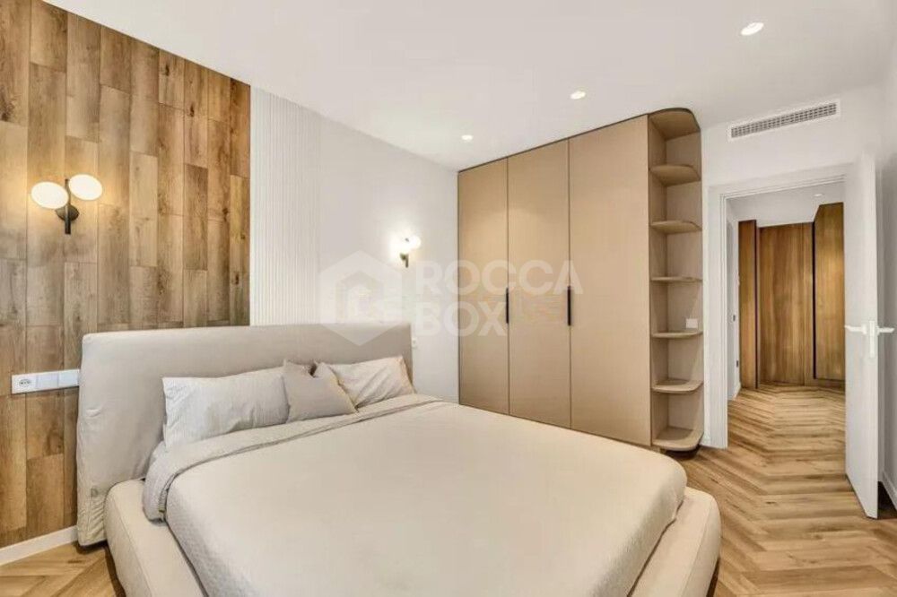 Sophisticated Ground-Floor Residence in Magna Marbella