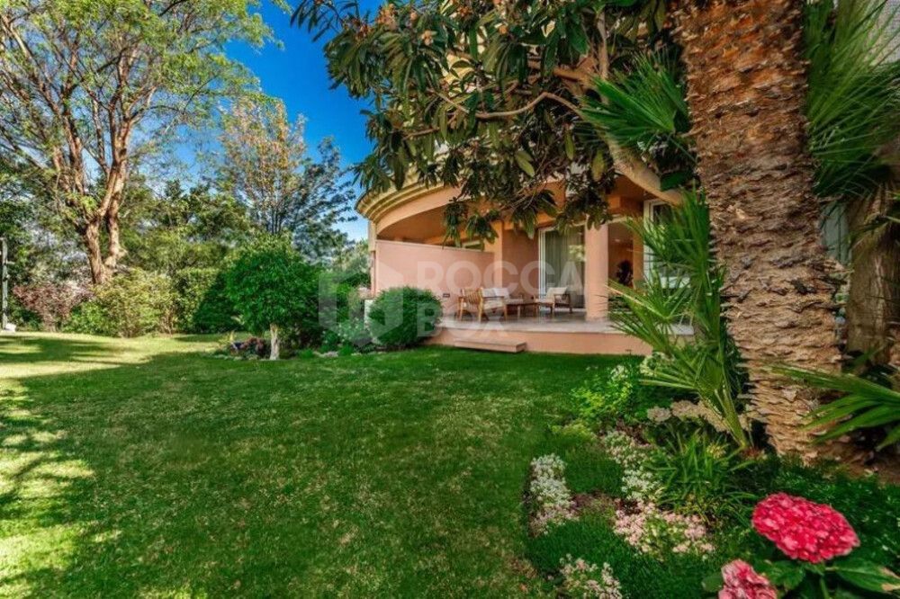 Sophisticated Ground-Floor Residence in Magna Marbella