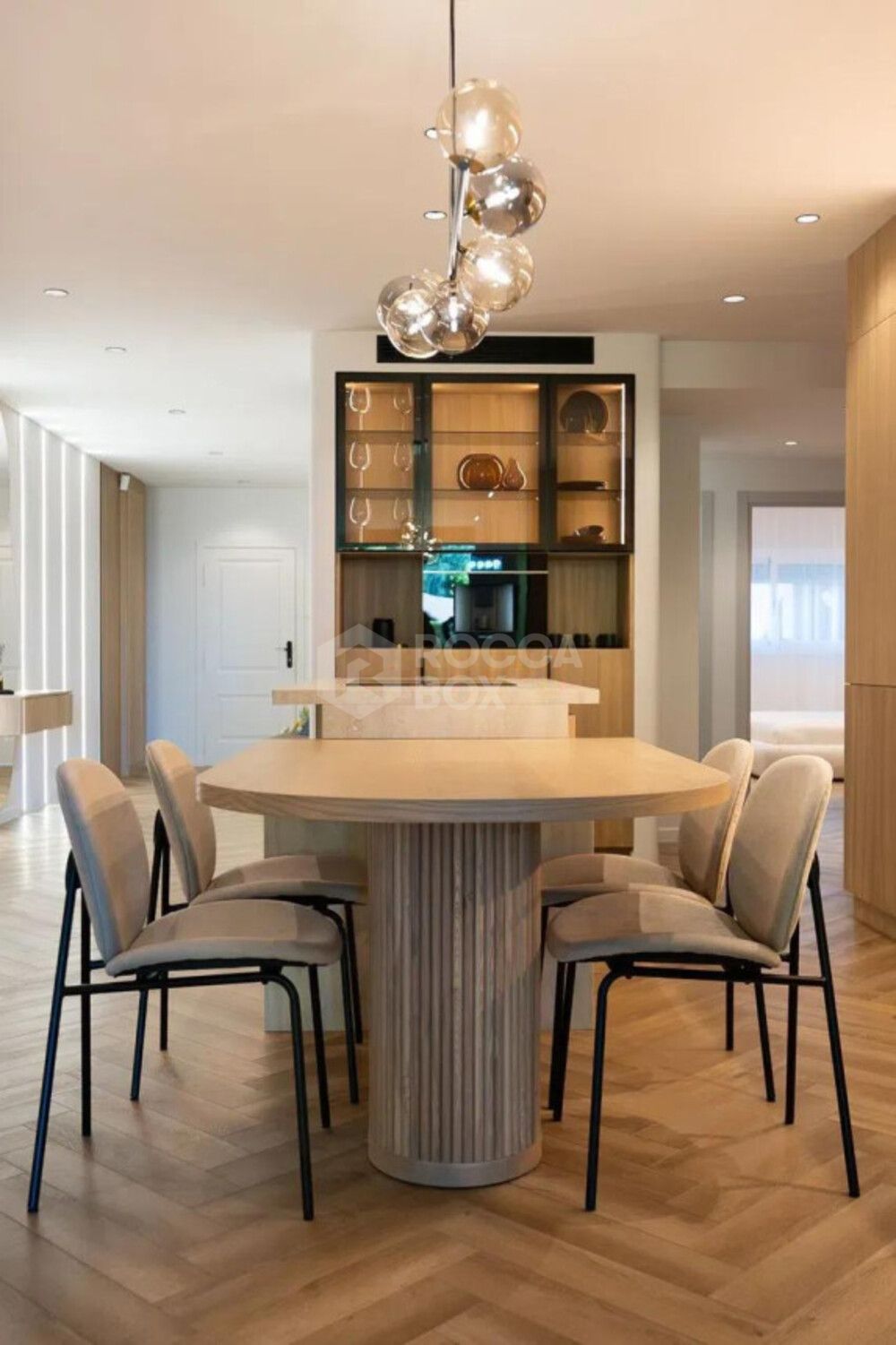 Sophisticated Ground-Floor Residence in Magna Marbella