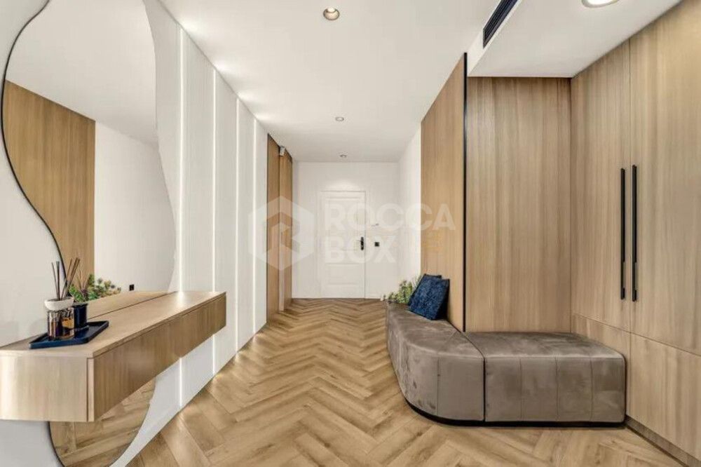 Sophisticated Ground-Floor Residence in Magna Marbella