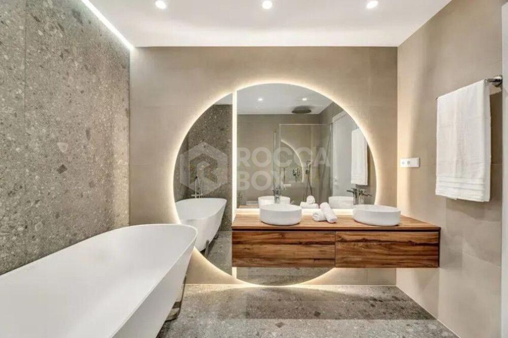 Sophisticated Ground-Floor Residence in Magna Marbella