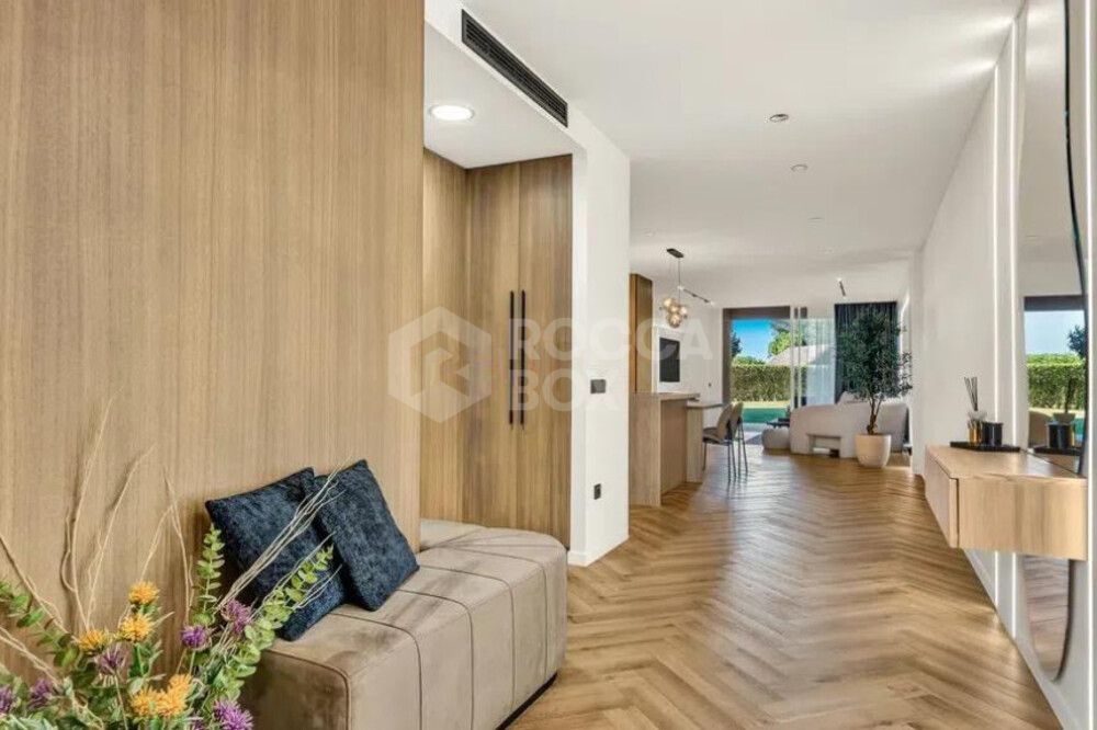 Sophisticated Ground-Floor Residence in Magna Marbella
