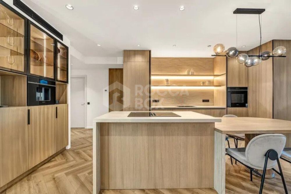 Sophisticated Ground-Floor Residence in Magna Marbella