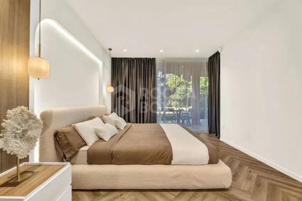 Sophisticated Ground-Floor Residence in Magna Marbella