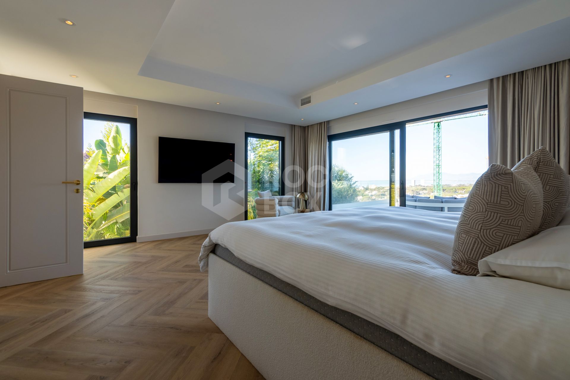 Villa for sale in Artola, Marbella